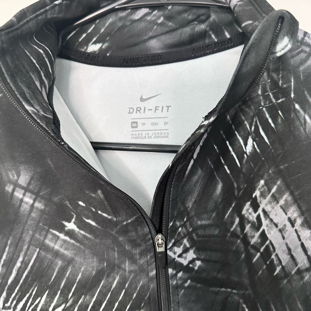 Nike Pro Jacket - Picture 2 of 3